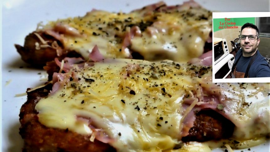 Milanesa Napolitana, una receta que nació en Buenos Aires en la década del 40 en el restaurante Nápoli de Jorge La Grotta: tras pasarse de punto de cocción la milanesa, la solución fue quitar el pan rallado endurecido e implementarle la salsa de tomate, el jamón y el queso