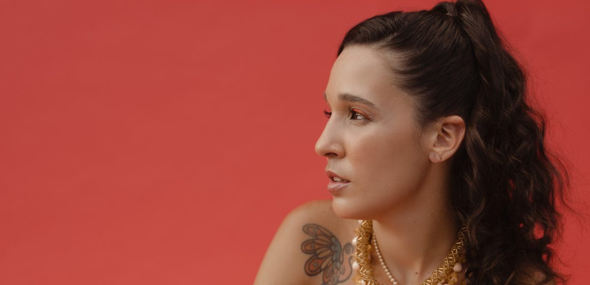 La puertorriqueña iLe presenta su canción «Donde nadie respira»: «Espero motivar a que la gente se involucre. Tomar acciones para enfrentar a los que tengan poder y encarar los problemas en la sociedad para progresar de verdad»