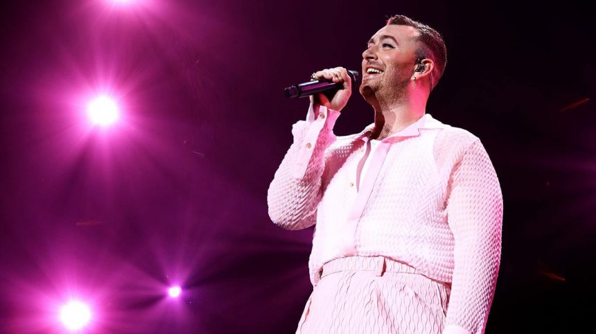 El londinense Sam Smith habla sobre su nuevo álbum «Love Goes»: «Cada vez que iba al estudio, me prometía a mí mismo que dispararía para las estrellas y no tendría limitaciones. El resultado ha sido tan mágico, tan terapéutico y divertido»