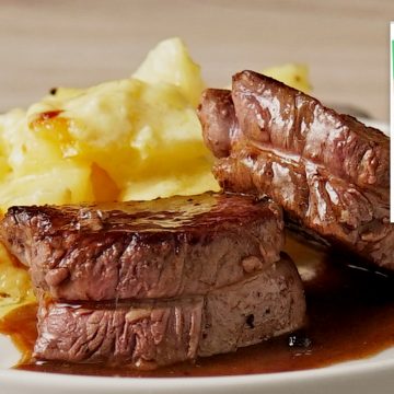 Lomo a la pimienta: el inventor de este corte de carne fue el cocinero del escritor y diplomático francés François-René Chateaubriand, quien a su vez se lo compartió a Napoleón Bonaparte