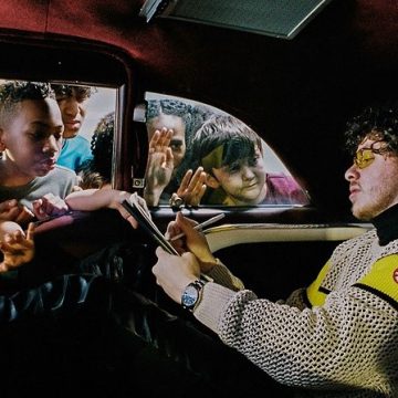 El rapero Jack Harlow se refiere a su single y video «Way Out», en el que participa Big Sean: » Fui a su casa en Los Ángeles unos días y tocamos ‘Way Out’. Compuso su parte ahí frente a mí. Como antiguo fan de Big Sean, es un honor para mí que sea parte de mi álbum debut»