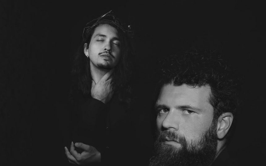 Peso, intensidad y dureza es lo que propone el potente dúo Wolf Among Us en su reciente single «Hollow»