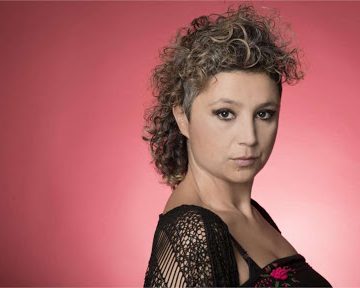 La gran artista argentina Luciana Jury y su despedida del año a través del gran concierto «Abrazo: Luciana Jury, desde el Teatro Roma de Avellaneda»
