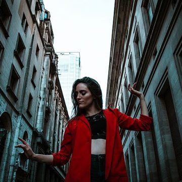 La cantante argentina Rocío Cravero y un show vía Streaming en el que desarrollará las canciones de su primer álbum, «Epílogo»