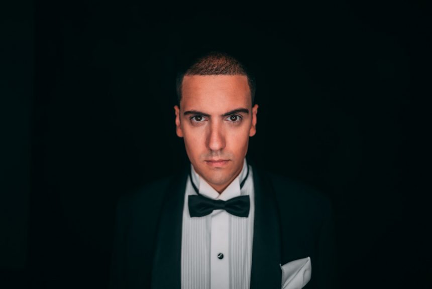 El músico independiente Adriel Yanel habla tras la aparición de su EP «Cerca de mí»: «Todas son expresiones del arte, que es lo único que siempre nos va a hacer bien, porque lo transforma todo, lo bueno y lo malo en algo mejor»