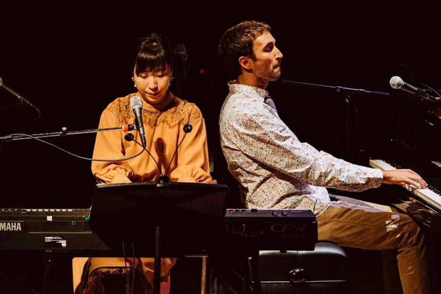 La cantante y pianista japonesa Kotringo grabó con el conjunto platense Cribas una versión de «Ludmila», canción del recordado Luis Alberto Spinetta, admirador confeso de la artista nipona