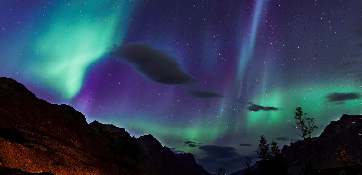 Noruega: uno de los países escandinavos donde mejor se pueden apreciar las auroras boreales, también llamadas “luces del norte”, un fantástico fenómeno que ilumina el cielo nórdico y que vale la pena conocer