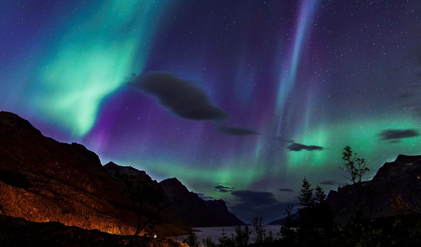 Noruega: uno de los países escandinavos donde mejor se pueden apreciar las auroras boreales, también llamadas “luces del norte”, un fantástico fenómeno que ilumina el cielo nórdico y que vale la pena conocer