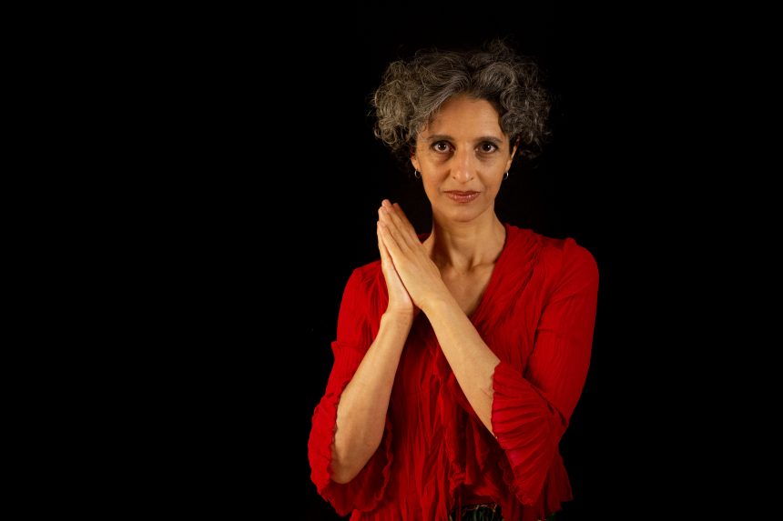 La rionegrina Claudia Chucair y un sorprendente show folclórico que se transformó en el álbum en vivo «Lo que trajo el camino»