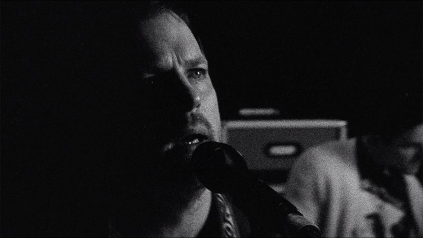 La banda sureña estadounidense King Of Leon presenta el video de «Echoing», nueva canción adelanto de su inminente nuevo álbum
