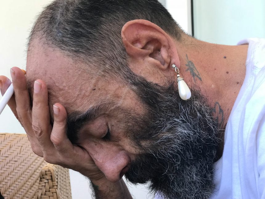 Se estrena la esperada película «Copacabana Papers», que retrata la estadía y «testamento» del controversial y recordado artista Sergio De Loof en el Copacabana Palace, con dinero que se quedó de una subasta para un supuesto proyecto de un espacio cultural
