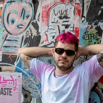 Después de «Ella se prende un Blunt», el joven y auténtico artista argentino Joan Sprei sigue sumando singles innovadores dentro de la música urbana