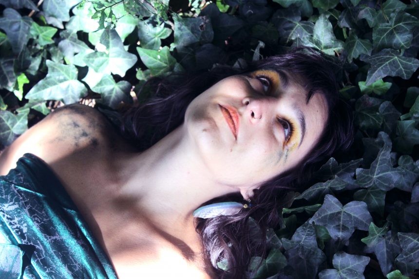 La vocalista argentina Caro Tapia y un asombroso álbum titulado «Serpiente emplumada»:  incluye diversas sonoridades de folks latinoamericanos