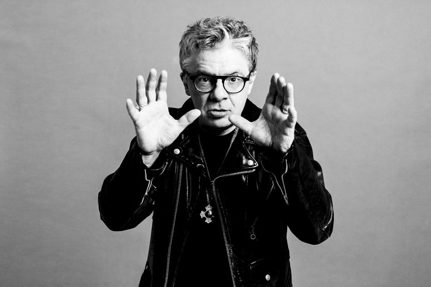 Juanse brilla musicalmente con su nuevo álbum titulado «222 Biograma», bajo la producción de Andrew Oldham; además comparte el video de «Aguas turbulentas»