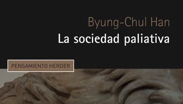 El escritor coreano Byung-Chul Han y su nuevo libro «La sociedad paliativa», en el que profundiza un planteamiento de una posdemocracia debido planteamientos sociales por la necesidad de bienestar, pese a confrontaciones internas