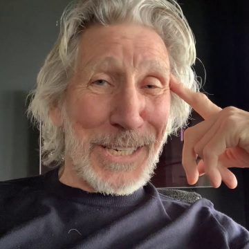 Roger Waters y su mensaje a las poderosas federaciones futbolísticas: «FIFA y UEFA. Hay que prohibir a los equipos israelíes de la competencia internacional. Digan no al racismo en el fútbol»