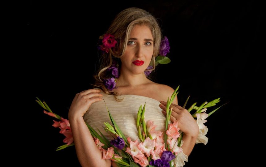 Llega el ciclo «Cantautoras en Café Vinilo» vía web, con artistas como Sofía Viola, Daniela Horovitz, Bárbara Aguirre, Flopa Lestani y Georgina Hassan: «Reunir a estas cantautoras significó para mí generar un espacio de fertilidad y creación para el género de la canción», enfatiza Teresa Rodríguez, organizadora de los encuentros