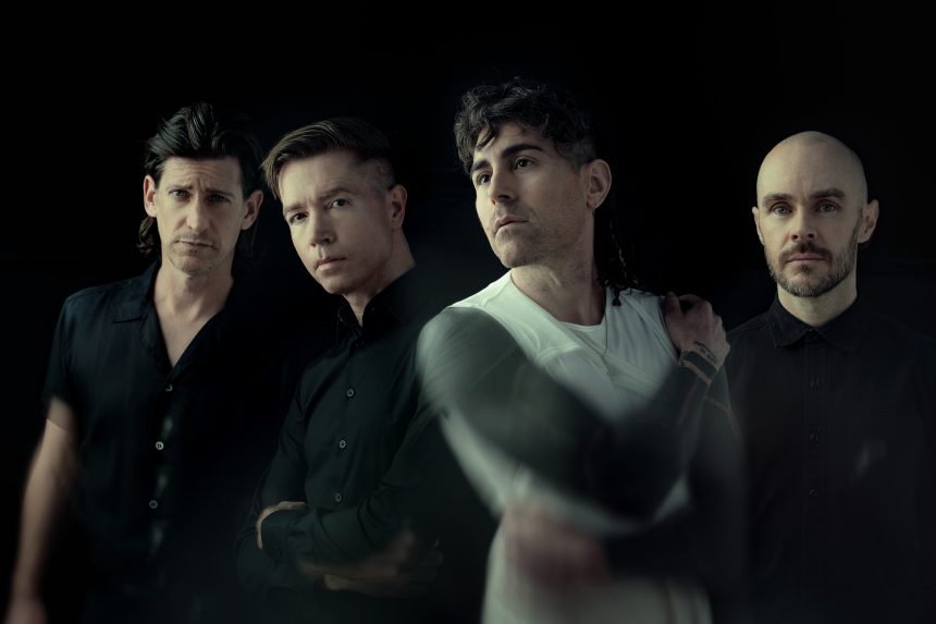 La banda estadounidense AFI y su single «Dulcería», coescrito con Billy Corgan de The Smashing Pumpkins: «La canción sugiere que, si pasas demasiado tiempo en la tienda de dulces, puedes terminar atrapado en el piso», expresa el vocalista Davey Havok