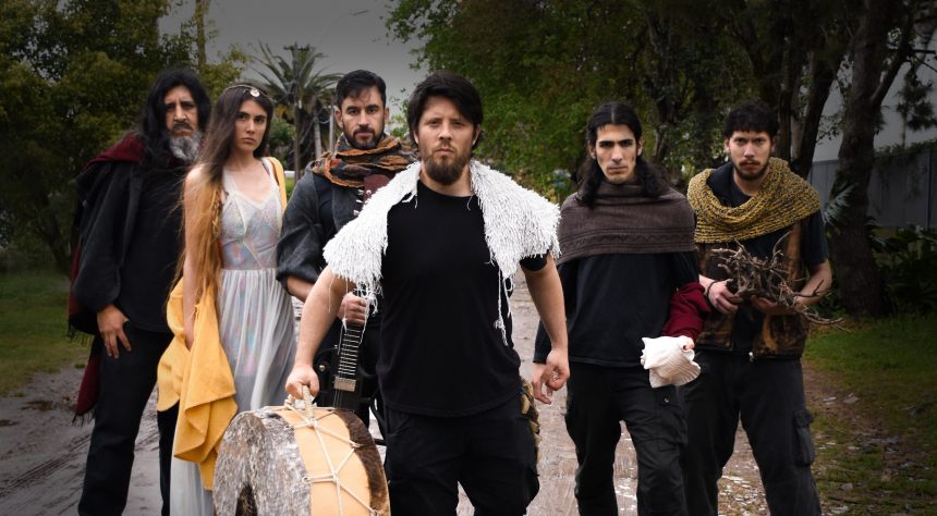Chimbe, entre la electrónica y lo ancestral, presenta su video de la canción «Madre de la Lluvia» junto a Carca: «Nos llena de orgullo y entusiasmo, y de alguna manera sentimos que su presencia nos transmite una energía potente del linaje del rock nacional»
