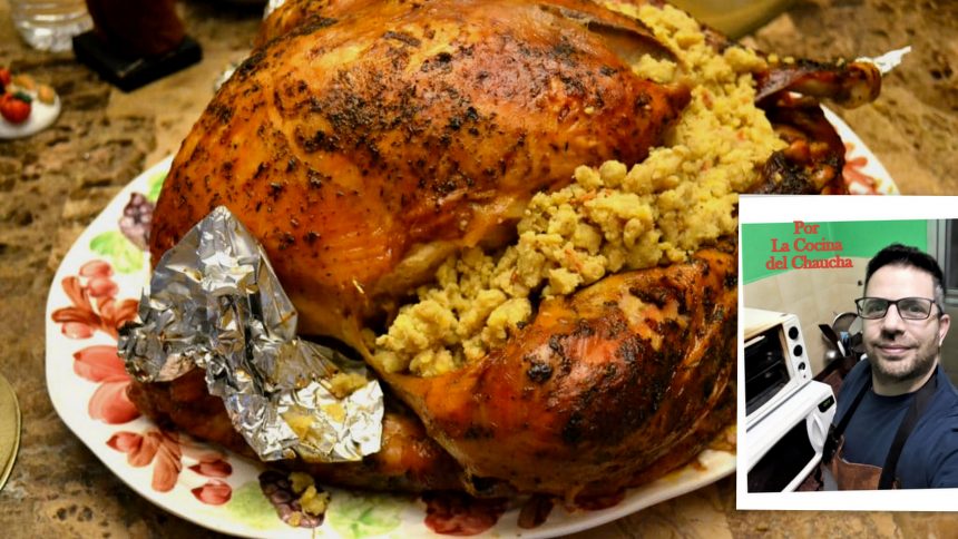 El Mofongo es un plato de Puerto Rico que incluye un puré de plátanos verdes, que se fríen y se trituran en un mortero con ajo, aceite y chicharrones de cerdo. En el Día de Acción de Gracias, los boricuas rellenan su pavo con Mofongo, en lugar del tradicional relleno a base de pan