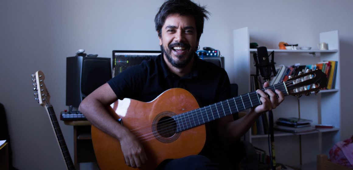 El músico uruguayo Toto Yulelé y la canción «Sobrevivimos suerte empila», adelanto de un inminente álbum nuevo: «Empecé a escribir la letra hace algunos años. Luego la dejé y, cuando la retomé, se resignificó. Escribí todo el resto a partir de lo que está pasando en el mundo entero y, además, yo estaba transitando por una separación», cuenta