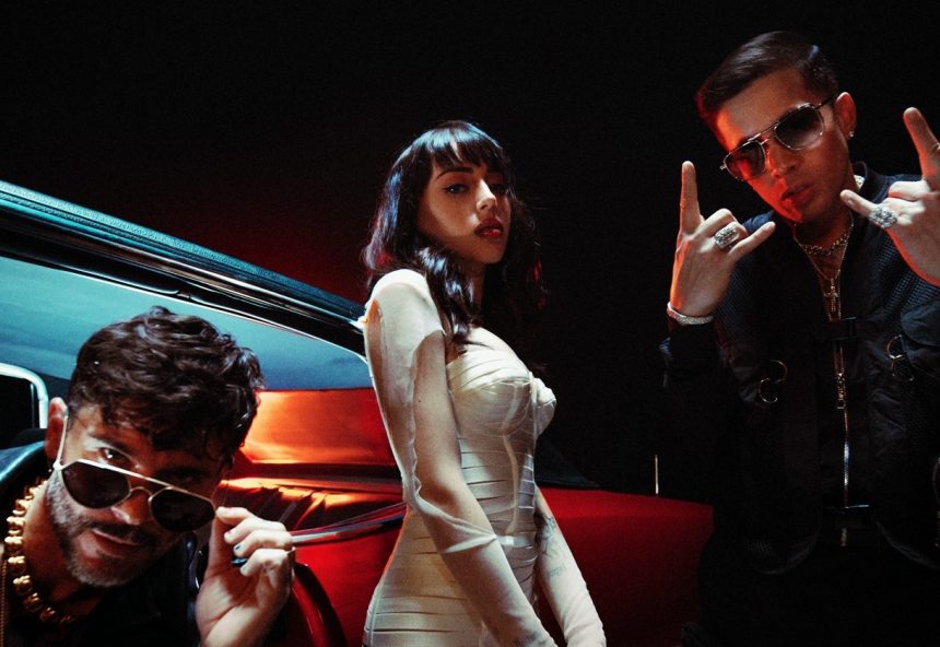 El boricua Pedro Capó convocó a la argentina Nicki Nicole y el reggaetonero De La Ghetto para «Tu Fanático Remix»: «Creo que esta canción salta en el disco. Es un poco más atrevida, musicalmente. Habla sobre obsesión, sexualidad. Creo que todos lo hemos experimentado», explica el cantante pop