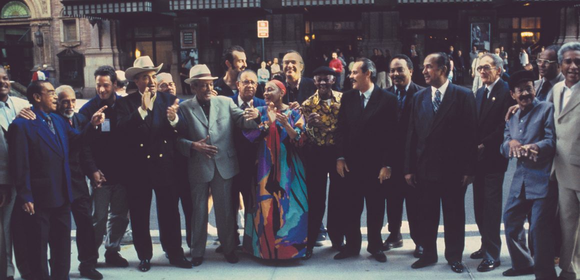 Buenas Vista Social Club y sus ediciones 25 aniversario, que incluye la canción  inédita «Vicentina»: «Buena Vista Social Club me permitió ser reconocido internacionalmente por los sones, guarachas y boleros que venía haciendo desde que era joven. También me hizo reconectar con músicos a los que admiraba», reflexiona el cubano Eliades Ochoa