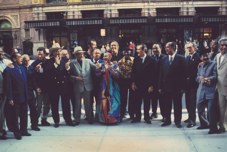 Buenas Vista Social Club y sus ediciones 25 aniversario, que incluye la canción  inédita «Vicentina»: «Buena Vista Social Club me permitió ser reconocido internacionalmente por los sones, guarachas y boleros que venía haciendo desde que era joven. También me hizo reconectar con músicos a los que admiraba», reflexiona el cubano Eliades Ochoa