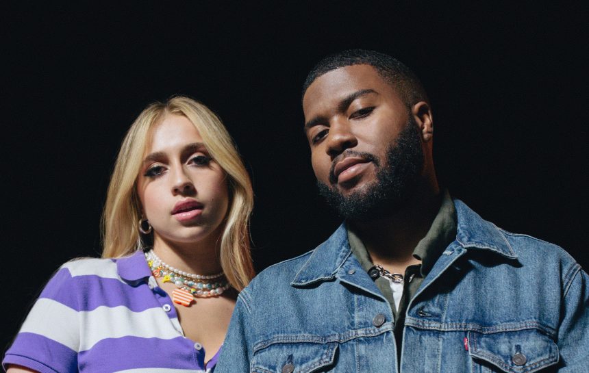 La cantautora y bailarina canadiense Tate McRae presenta la canción «Working», que contó con la colaboración del exitoso cantante afroamericano Khalid: «Estoy tan emocionada por esta canción que hice con él. Por lo general, lanzo muchas canciones que son bastante emocionales, pero esta es solo un bop de verano. Nos divertimos mucho»