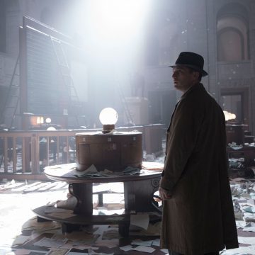 Ambientada en la Berlín de 1929, llega a Europa Europa la tercera temporada  de la exitosa serie policíaca alemana «Babylon Berlín», considerada la más  cara de la historia de habla no inglesa. El detective Rath debe investigar un  violento asesinato en pleno auge del viernes negro