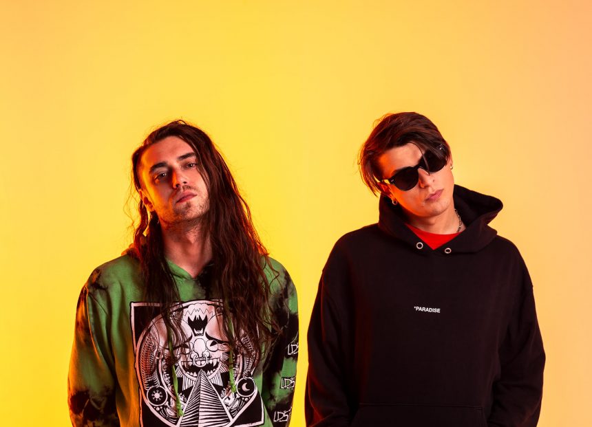 Prïnceps, una interesante propuesta londinense de rock electrónico potente, presenta su EP «Trinity»: «Hemos estado escribiendo estas canciones por un tiempo, pero siempre tuvimos la sensación de que no era el momento adecuado para lanzarlas todavía. Durante el encierro, cuando hablamos con el productor DJ EKL, dijimos ‘¡Oye, tenemos algo que hará que tu tiempo sea mejor!’ «, enfatizan