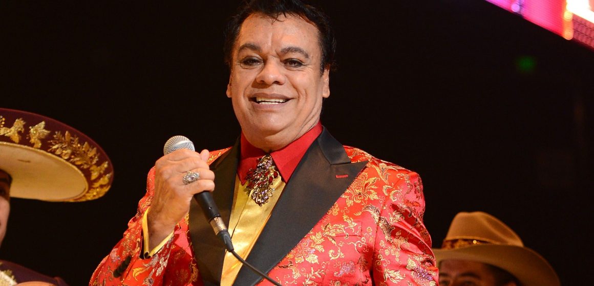 Juan Gabriel: los 50 años de carrera de «El Divo de Juárez». Las celebraciones del aniversario se hacen eco con millones de vistas en redes sociales