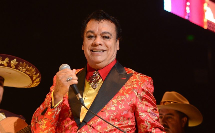 Juan Gabriel: los 50 años de carrera de «El Divo de Juárez». Las celebraciones del aniversario se hacen eco con millones de vistas en redes sociales