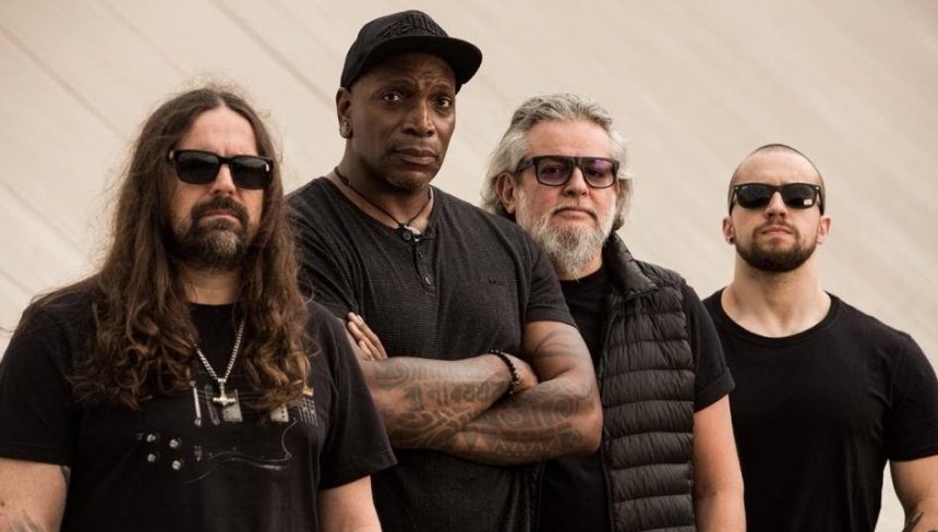 La banda brasileña de trash metal Sepultura reaparece con un nuevo álbum titulado «SepulQuarta»: «Nos mantuvo vivos y fuertes durante uno de los momentos más difíciles de la historia de la humanidad», confiesa el guitarrista Andreas Kisser