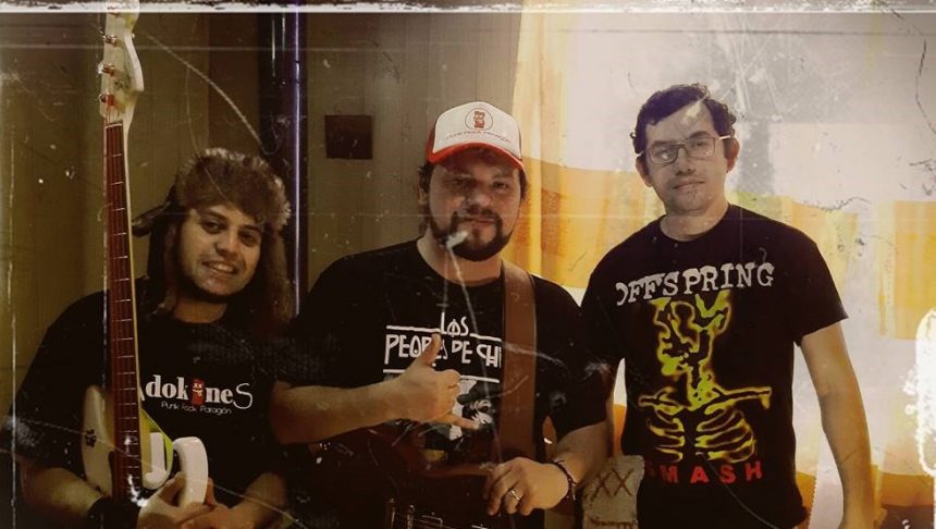 Con cinco años de trayectoria, la banda chilena Adokines celebra con su potente punk rock a través del single y videoclip «Mi Red Social»: «Creo que esto va a ser un plus importante dentro del disco y eso lo hará muy atractivo y potente, le estamos poniendo todo el power», comenta Rodolfo, uno de sus integrantes
