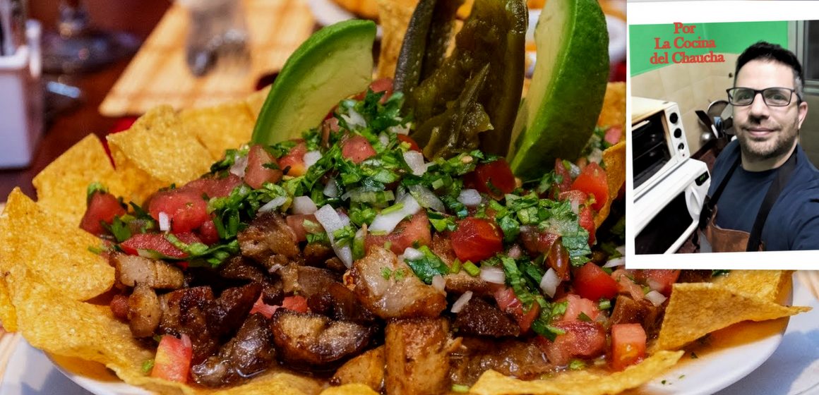 Típico de San José de Costa Rica, el Chifrijo es un plato de 40 años de vida. Su creación se remonta a un bar, tras un experimento de su dueño, a quien se le ocurrió tostar chicharrón para mezclar con frijoles y cargarlo de picante, con el fin de conseguir una comida con sabor novedoso