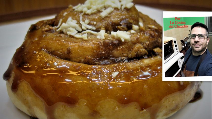 El Dolfeado es un pan dulce típico de la gastronomía de Venezuela, originario de Caracas, su capital, especialmente de Carrizal, en la zona de los Altos Mirandinos. Su masa se enrolla con una forma similar a la de un caracol, sazonada con melaza de papelón y queso