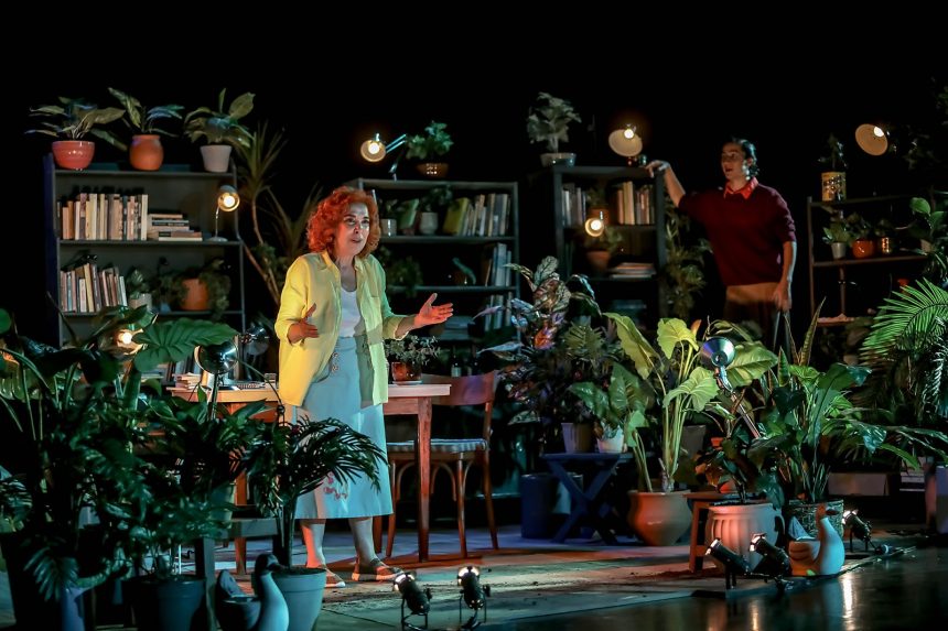 La actriz argentina Mirta Busnelli vuelve a la calle Corrientes, junto a elenco, para lucirse en la quinta temporada de la premiada obra «La Savia», de Ignacio Sánchez Mestre