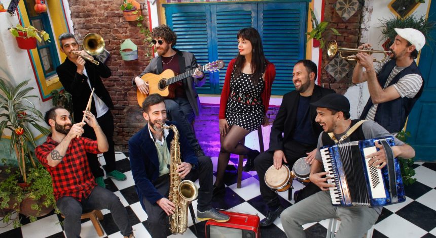 Leky Godoy, del grupo autogestivo de rock rioplatense Sobra Milonga: «Todo lo que generamos lo reinvertimos para que la rueda siga girando; después de tantos años de equivocarnos, aprendimos cómo es el funcionamiento para que la banda siga adelante»