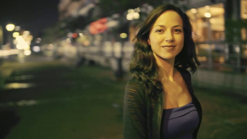 La vocalista costarricense Marianela Villalobos y un homenaje al rey del fuelle marplatense con el álbum «Piazzolla Lado B», donde aparecen composiciones menos conocidas del astro del tango fusión: «Me llevó a recorrer un camino casi secreto para el gran público, encontrando joyas ocultas de la pluma del Maestro», expresa ella