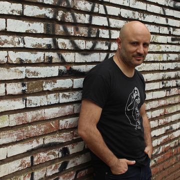 Federico Laconte y su nuevo EP «Camaleón»: «Este trabajo nace después de una serie de encuentros en un taller de composición con Nahuel Briones. Al conocernos hubo onda de inmediato y que él produzca las canciones fue un paso natural», sintetiza el músico