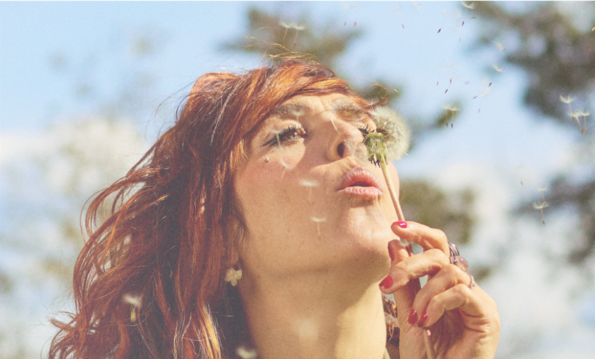 La francesa Zaz lanzó su nuevo y esperado álbum titulado «Isa»: «En algún punto deseé que Zaz muriera. Zaz, la figura pública, la intérprete, el nombre artístico había tomado todo el espacio, dejando poco lugar para ‘Isa’», confiesa la gran artista