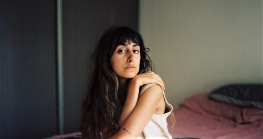 Wiranda Johansen y su electropop futurista a través del tema «Derramada»: «Es una canción única que me llevó mucho tiempo. Tendrá que ver con mi estado, con mi obsesión, con mis ganas de superarme y seguir explorando y hallando algunas de mis verdades», reflexiona la cantautora nacida en Nueva York