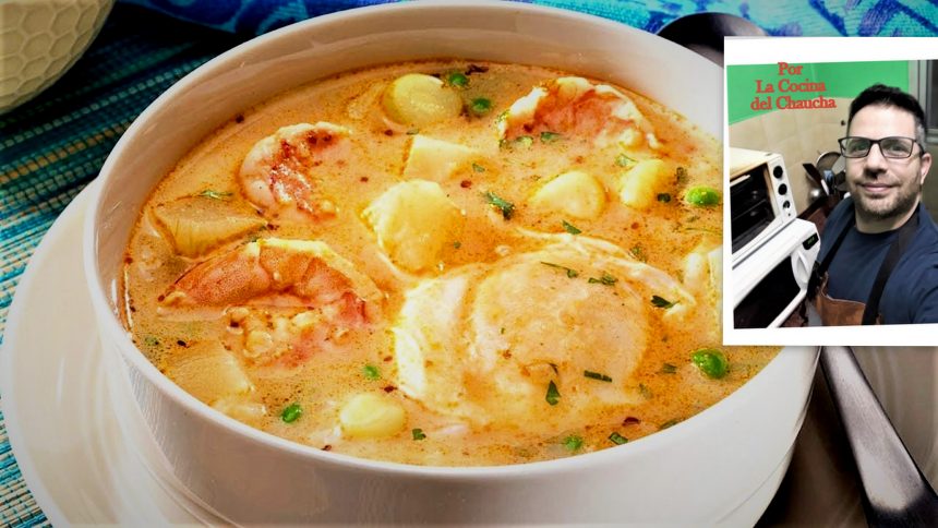 Papas en Chupe, sopa que nació en Arequipa, Perú, a cuyas papas se le añade carnes de res, cordero, gallina o camarones. Su significado en quechua es «plato común», o sea para compartir; en algunos países del resto de América se le suma leche, queso y huevo a su preparación