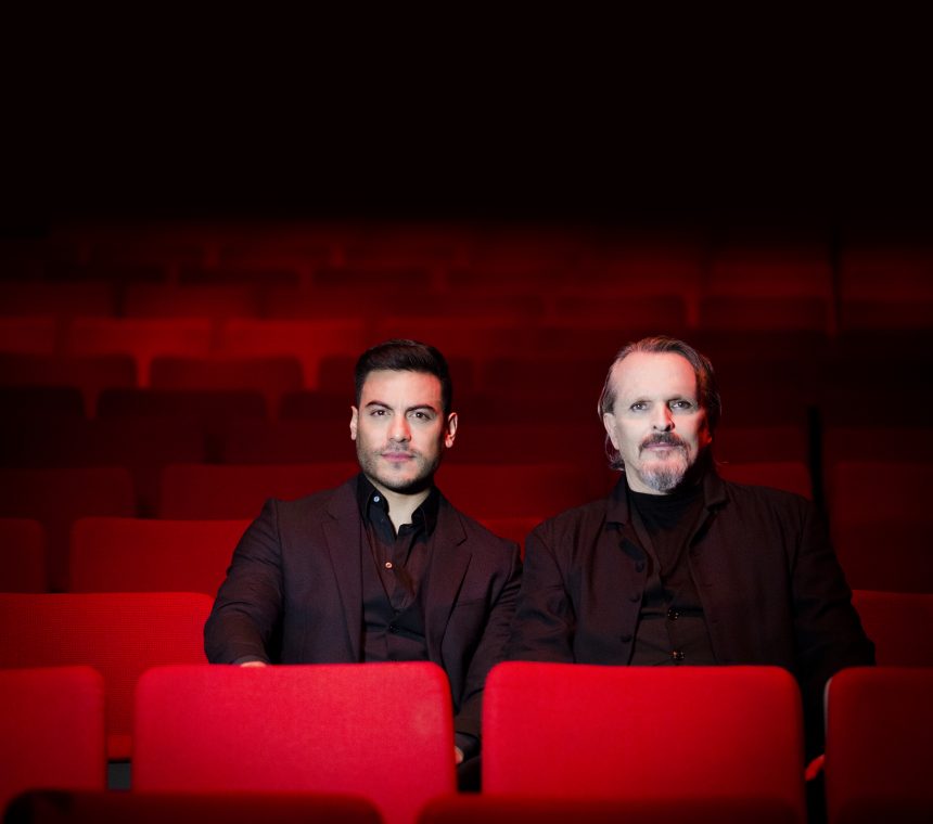 EL mexicano Carlos Rivera grabó «Nada particular junto a su admirado Miguel Bosé: «Verlo cantar e interpretar me inspiraba como no tienen idea. Era como si lo viera hacer una fotografía con cada movimiento que hacía», revela