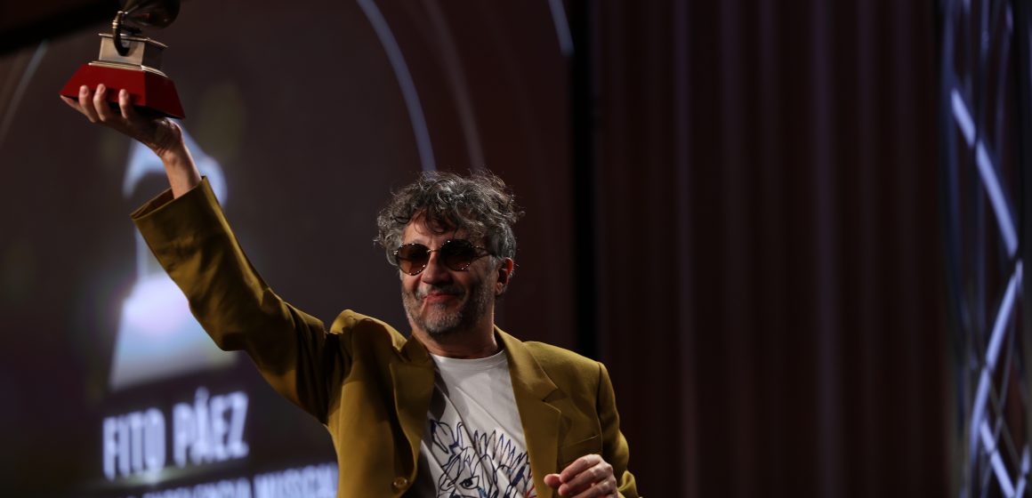 La Academia Latina de la Grabación® le entregó al artista argentino Fito Páez el Premio Lifetime Achievement Awards 2021 a la «Excelencia Musical», en la ceremonia que se realizó en Las Vegas, como parte de la semana de la 22º Entrega Anual del Latin Grammy ®.