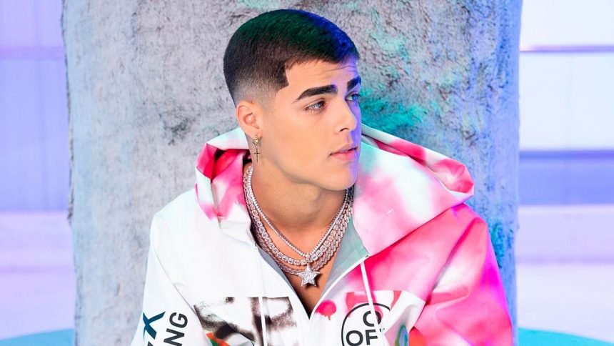 El cantante puertorriqueño Lunay y un mini documental autorreferencial en su canal de YouTube: «Algo que nunca olvido es que mi papá me enseñó a llevar pasión a todo lo que hago.  Voy a buscar a mi musa mientras conduzco y me divierto», revela en una parte del corto