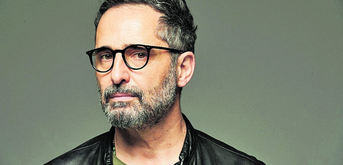 Jorge Drexler regresa a los conciertos en vivo en 2022 presentando su nuevo disco que verá la luz en Abril, y cuya gira arrancará en Buenos Aires: «Siempre tocar en Argentina para mí fue algo realmente muy especial. Cuando mi carrera estaba en un punto muerto, fue allí que empecé a sentir que lo que hacía tenía un sentido», dice