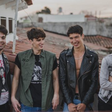 Reot es un joven grupo de rock bonaerense que está rodando su primer disco de estudio titulado «Chimera», cuyo video promocional es del tema «Maldita canción»
