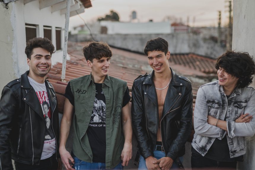 Reot es un joven grupo de rock bonaerense que está rodando su primer disco de estudio titulado «Chimera», cuyo video promocional es del tema «Maldita canción»